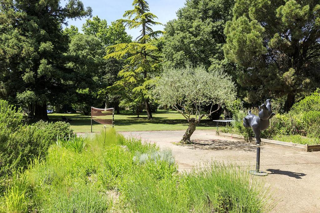 Les Gites Du Domaine De Rhodes Avinhão Exterior foto