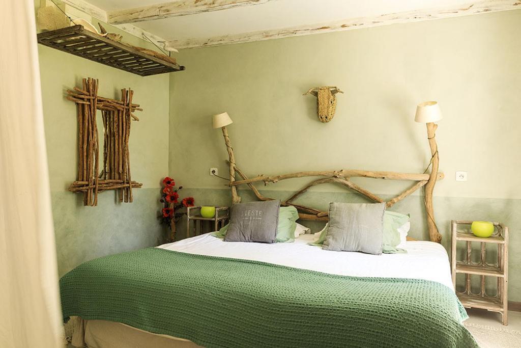 Les Gites Du Domaine De Rhodes Avinhão Quarto foto