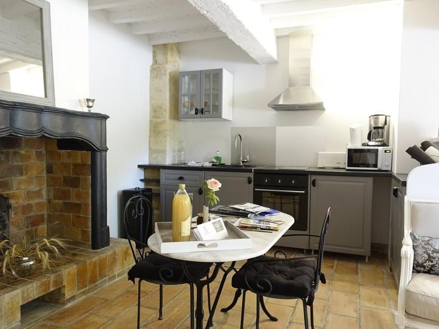 Les Gites Du Domaine De Rhodes Avinhão Quarto foto