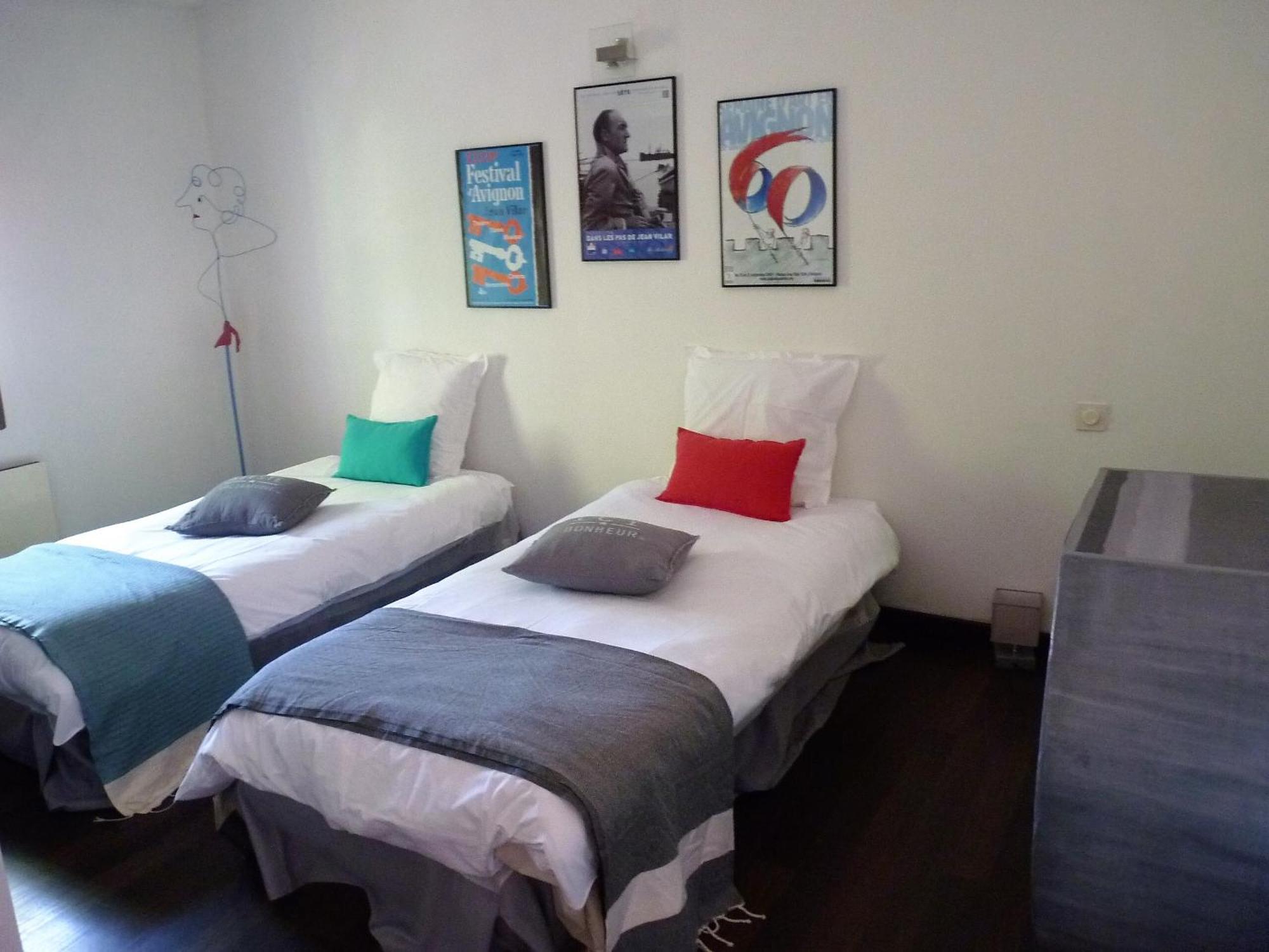 Les Gites Du Domaine De Rhodes Avinhão Quarto foto